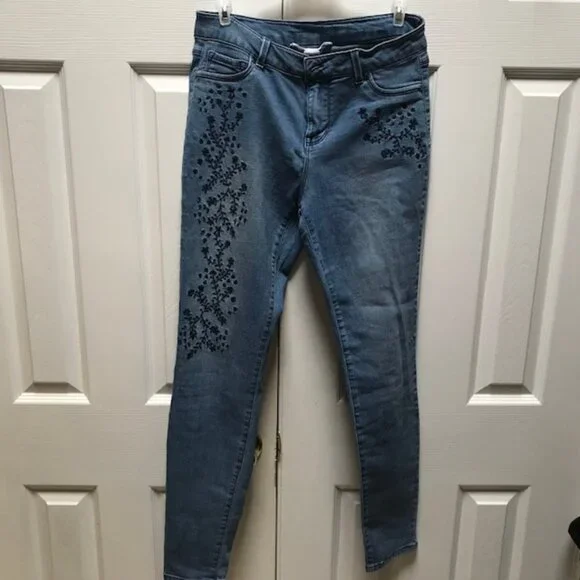 Cute Blue Jeans with Black embroidery stretch good condition - Picture 1 of 2